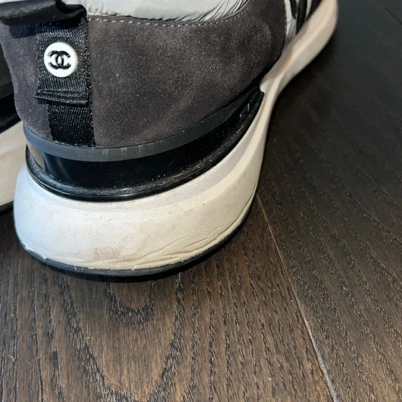CHANEL Black and Gray Men's CC Logo Low-Top Sneakers - Picture 4 of 12